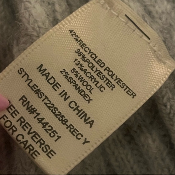 Collared V-Neck Sweater - Picture 6 of 6